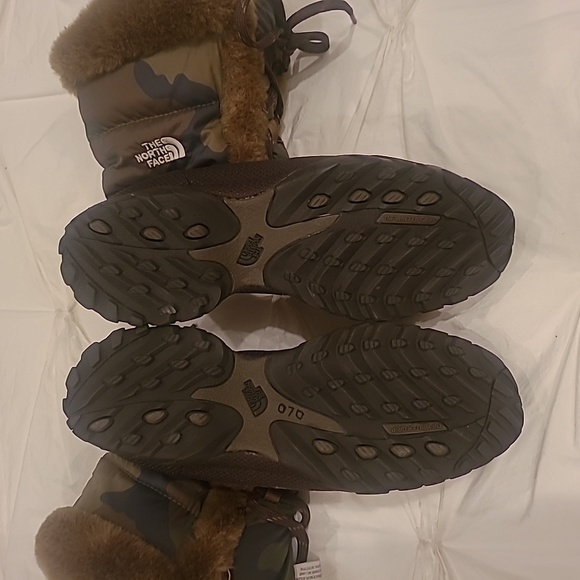 North Face Winter Boots - Picture 6 of 10